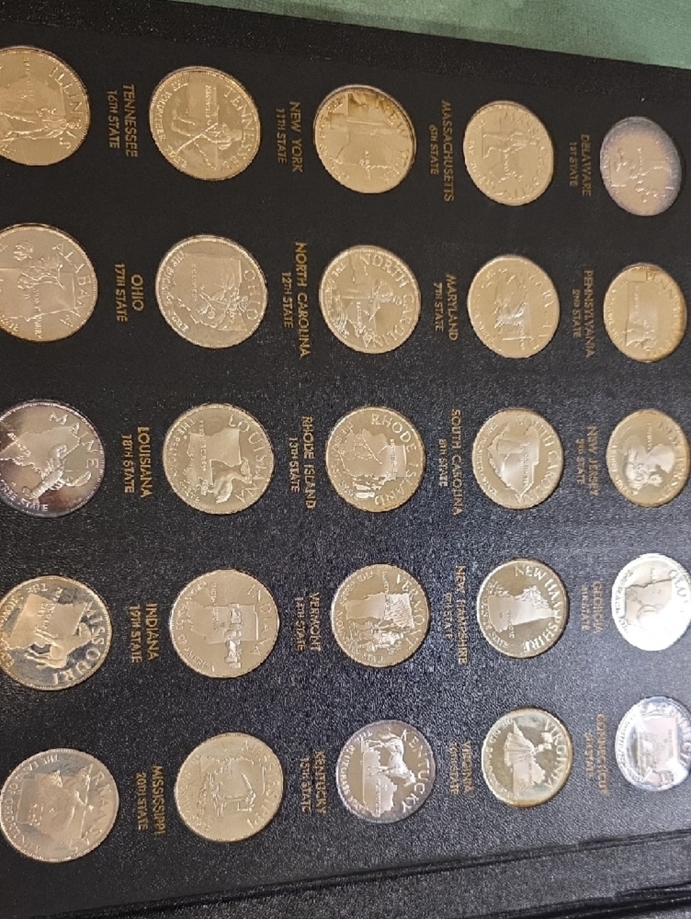 Franklin Mint Black and Gold 'States of the Union Series' Presentation Case - Picture 2 of 13